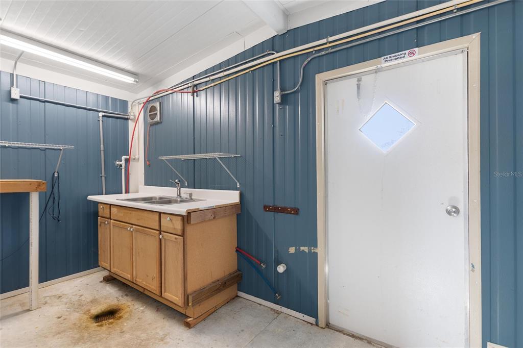 19550 Jody Morgan Road Perry, FL 32348 - Photo 78 of 79 a utility room with dryer and washer