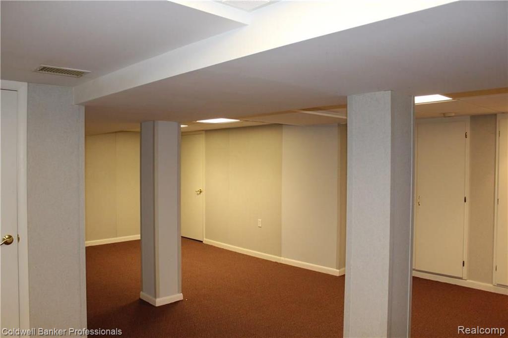 2330 Oklahoma Court Rochester Hills, MI 48309 - Photo 23 of 28