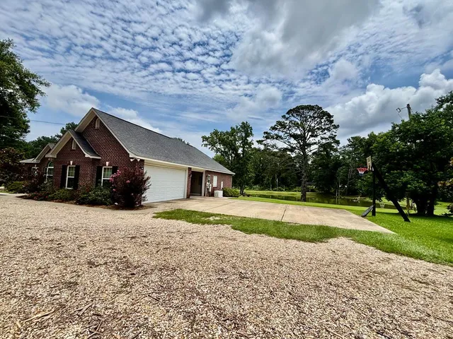 $320,000 | 1086 Highway 570, McComb, MS 39648