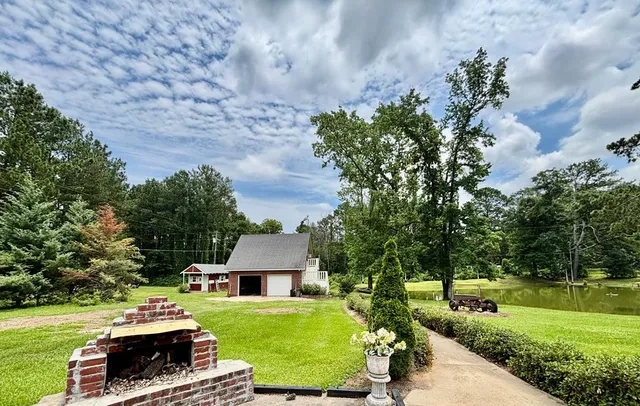 $320,000 | 1086 Highway 570, McComb, MS 39648