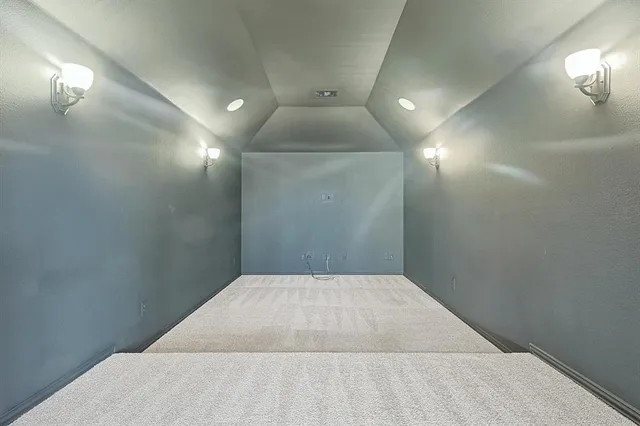 an empty room with fan and a ceiling fan