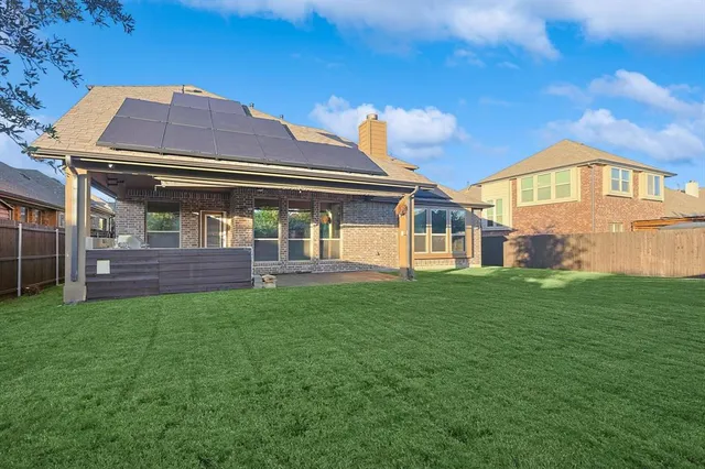 a front view of house with yard