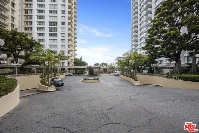 a view of a street with a cars park