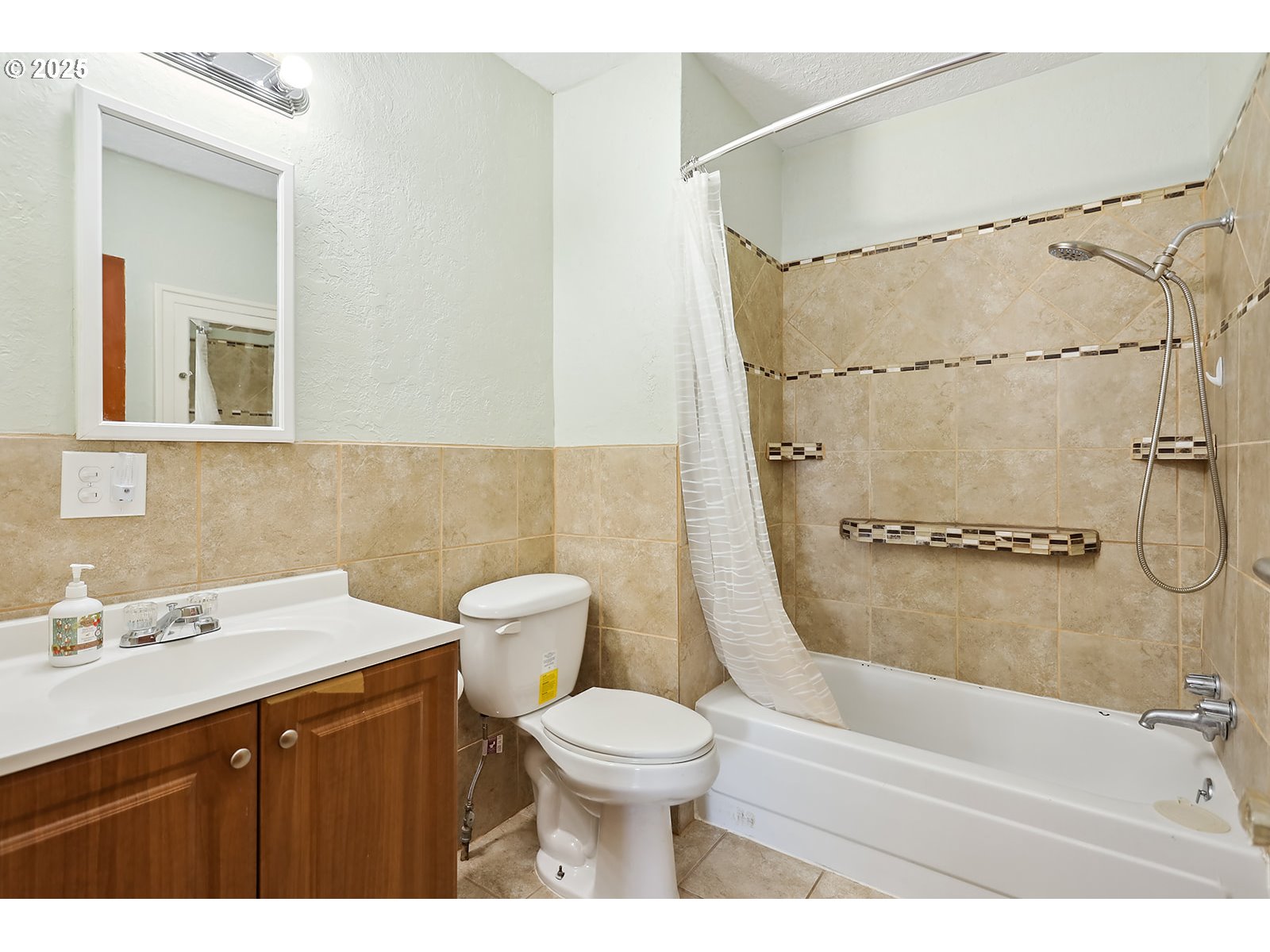323 West Broadway Street Goldendale, WA 98620 - Photo 18 of 41 a bathroom with a sink toilet a shower and a mirror