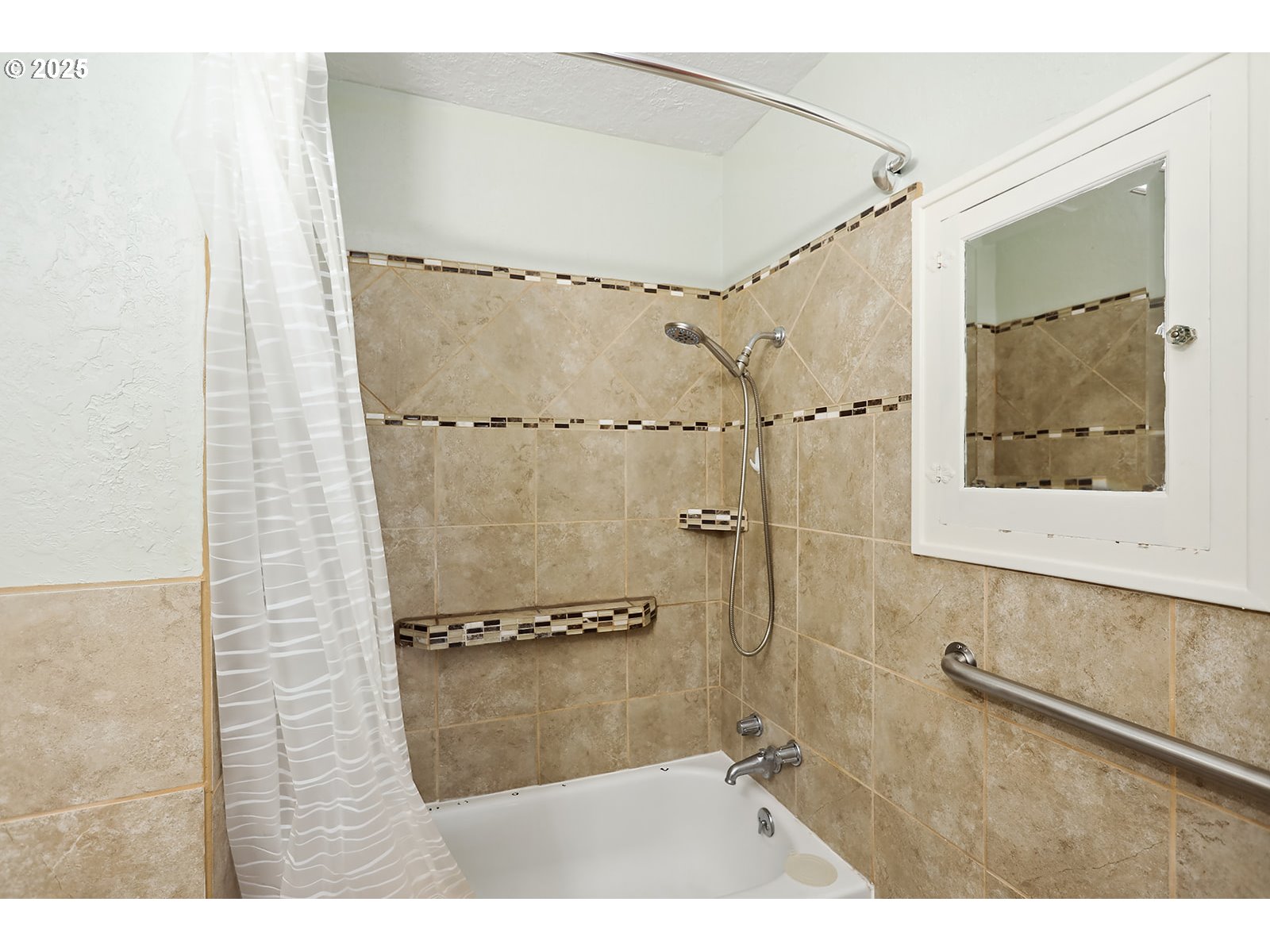 323 West Broadway Street Goldendale, WA 98620 - Photo 19 of 41 a bathroom with a shower and a sink