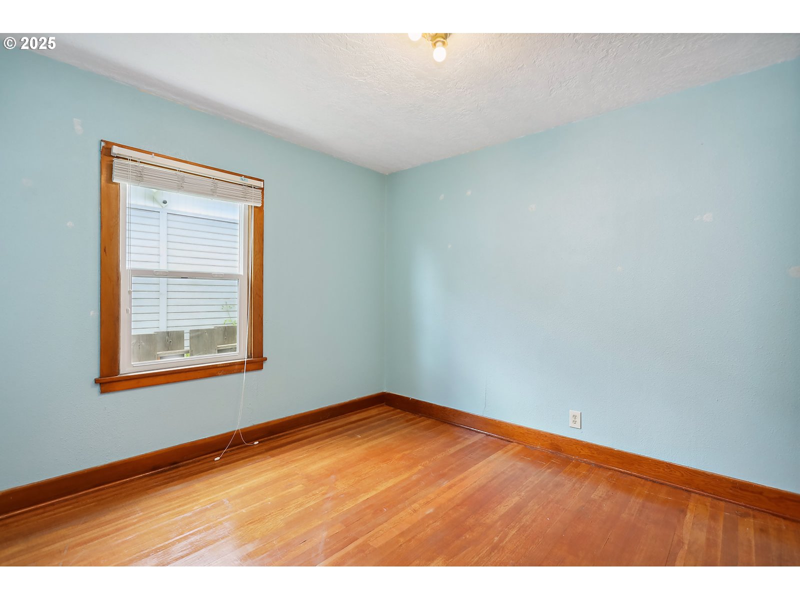 323 West Broadway Street Goldendale, WA 98620 - Photo 23 of 41 a view of an empty room with wooden floor and a window