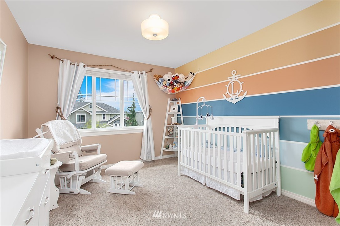 258 Lyons Place Northeast Renton, WA 98059 - Photo 20 of 25 a bedroom with furniture and a window