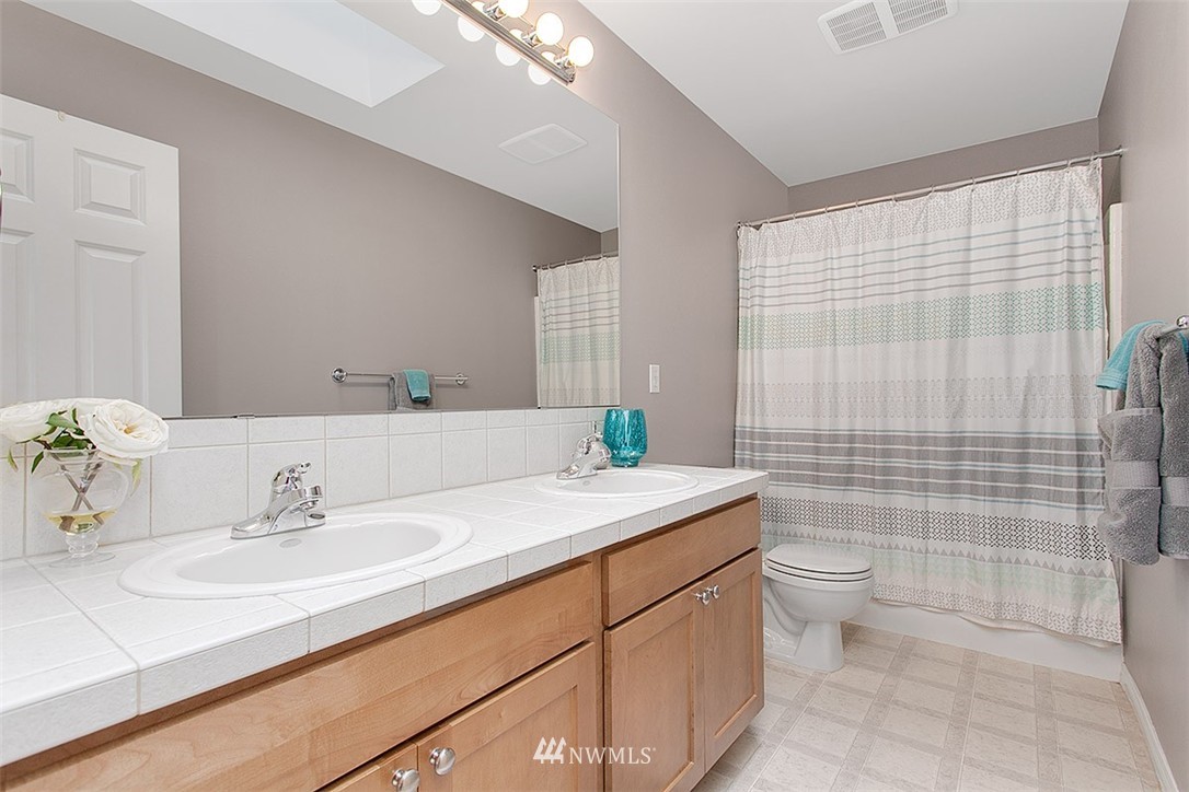 258 Lyons Place Northeast Renton, WA 98059 - Photo 21 of 25 a bathroom with a sink toilet and shower