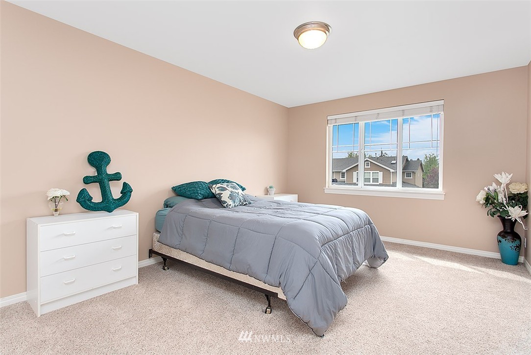 258 Lyons Place Northeast Renton, WA 98059 - Photo 22 of 25 a bedroom with a bed and a window