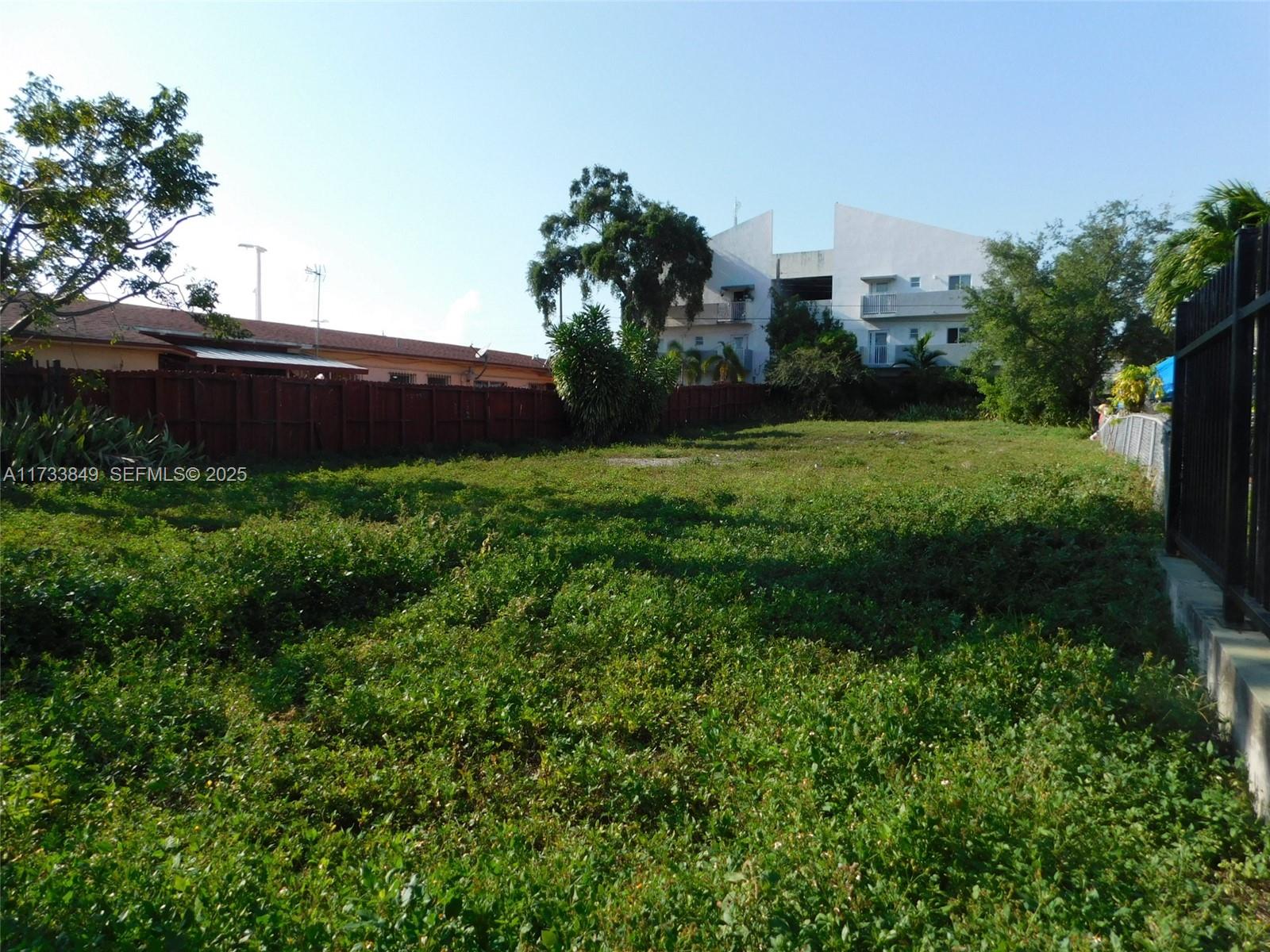 Riverside Miami, FL 33130 - Photo 2 of 9 a view of a garden