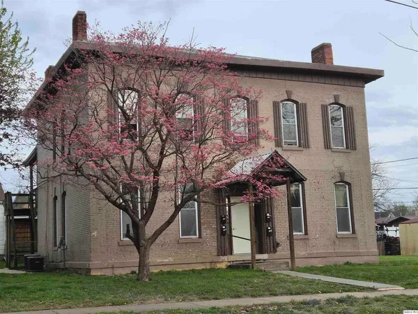 $130,000 | 609-611 South 10th Street, Quincy, IL 62301