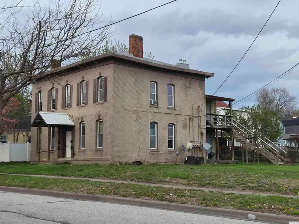 $130,000 | 609-611 South 10th Street, Quincy, IL 62301