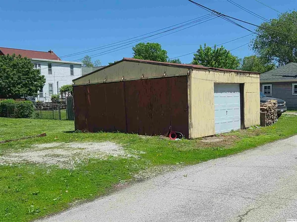 $130,000 | 609-611 South 10th Street, Quincy, IL 62301