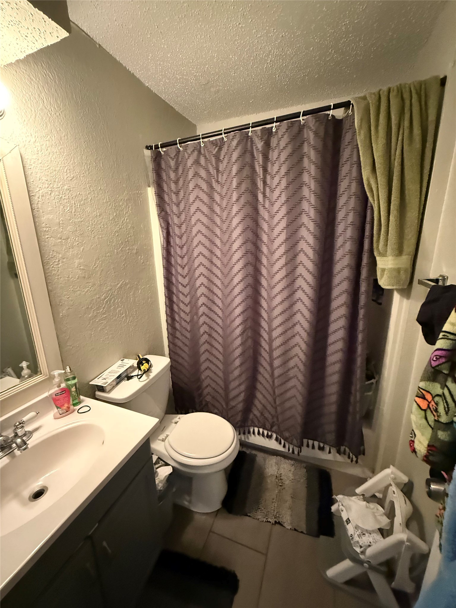 11905 Alpheus Avenue Austin, TX 78759 - Photo 22 of 23 a bathroom with a sink and a mirror