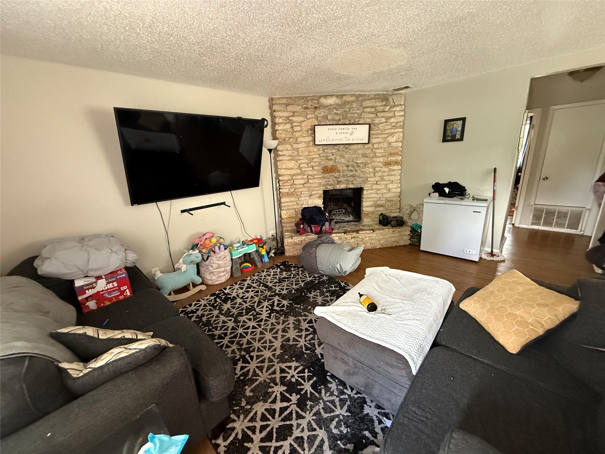 11905 Alpheus Avenue Austin, TX 78759 - Photo 23 of 23 a living room with furniture and a flat screen tv