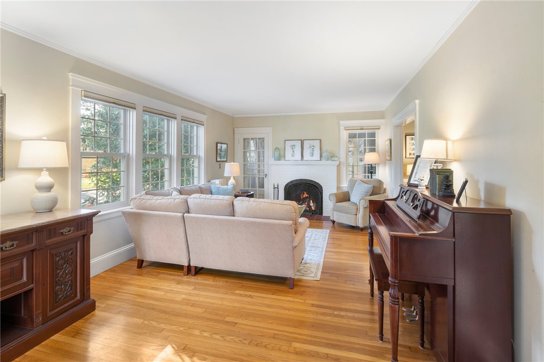 33 Walnut Road Barrington, RI 02806 - Photo 4 of 37