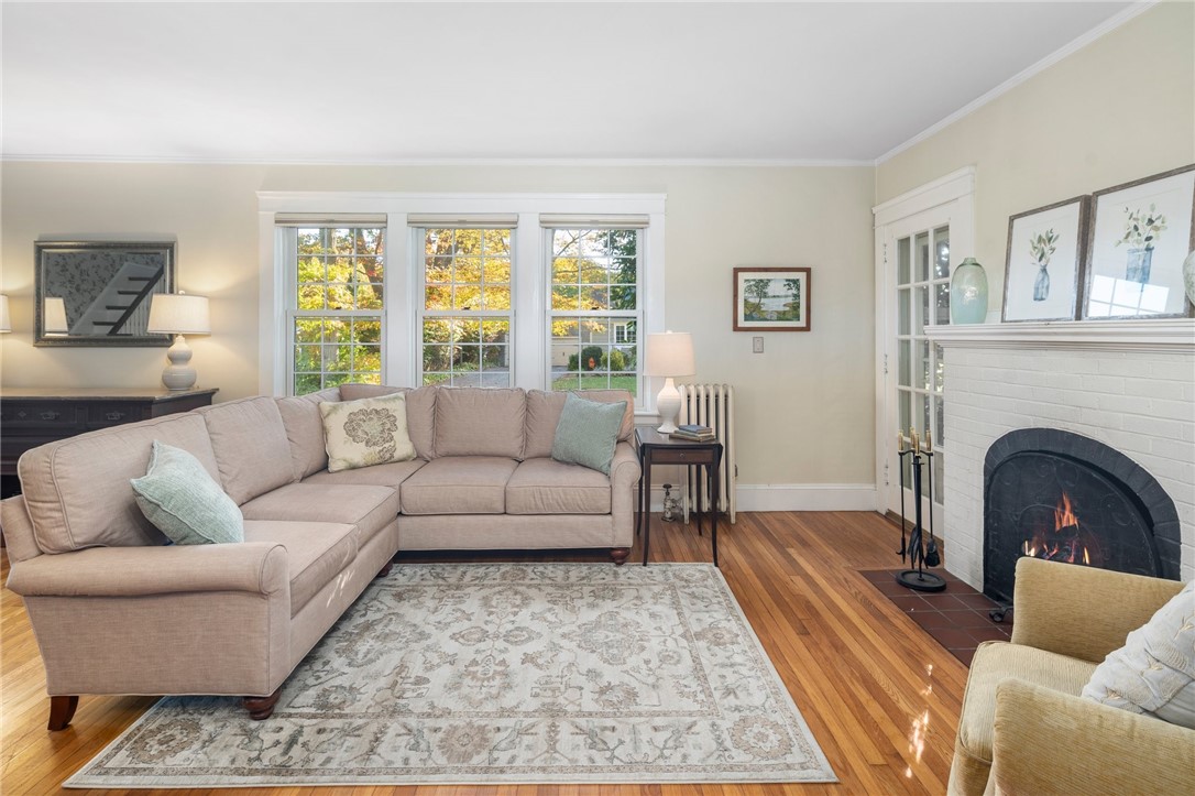 33 Walnut Road Barrington, RI 02806 - Photo 5 of 37