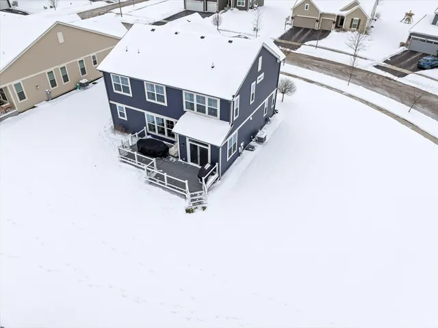 $519,900 | 1069 Ardmoor Drive, Crystal Lake, IL 60012