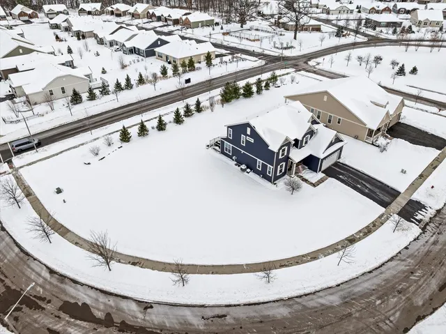 $519,900 | 1069 Ardmoor Drive, Crystal Lake, IL 60012