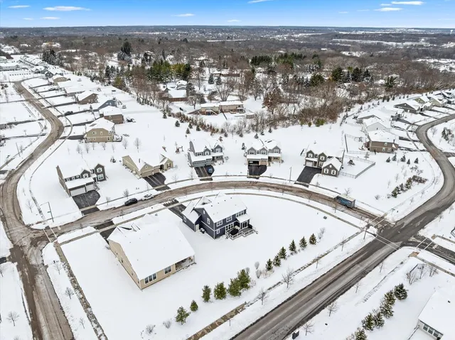 $519,900 | 1069 Ardmoor Drive, Crystal Lake, IL 60012