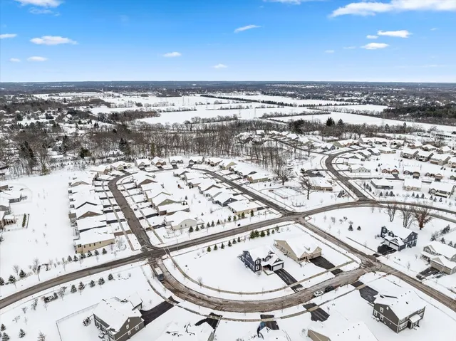 $519,900 | 1069 Ardmoor Drive, Crystal Lake, IL 60012