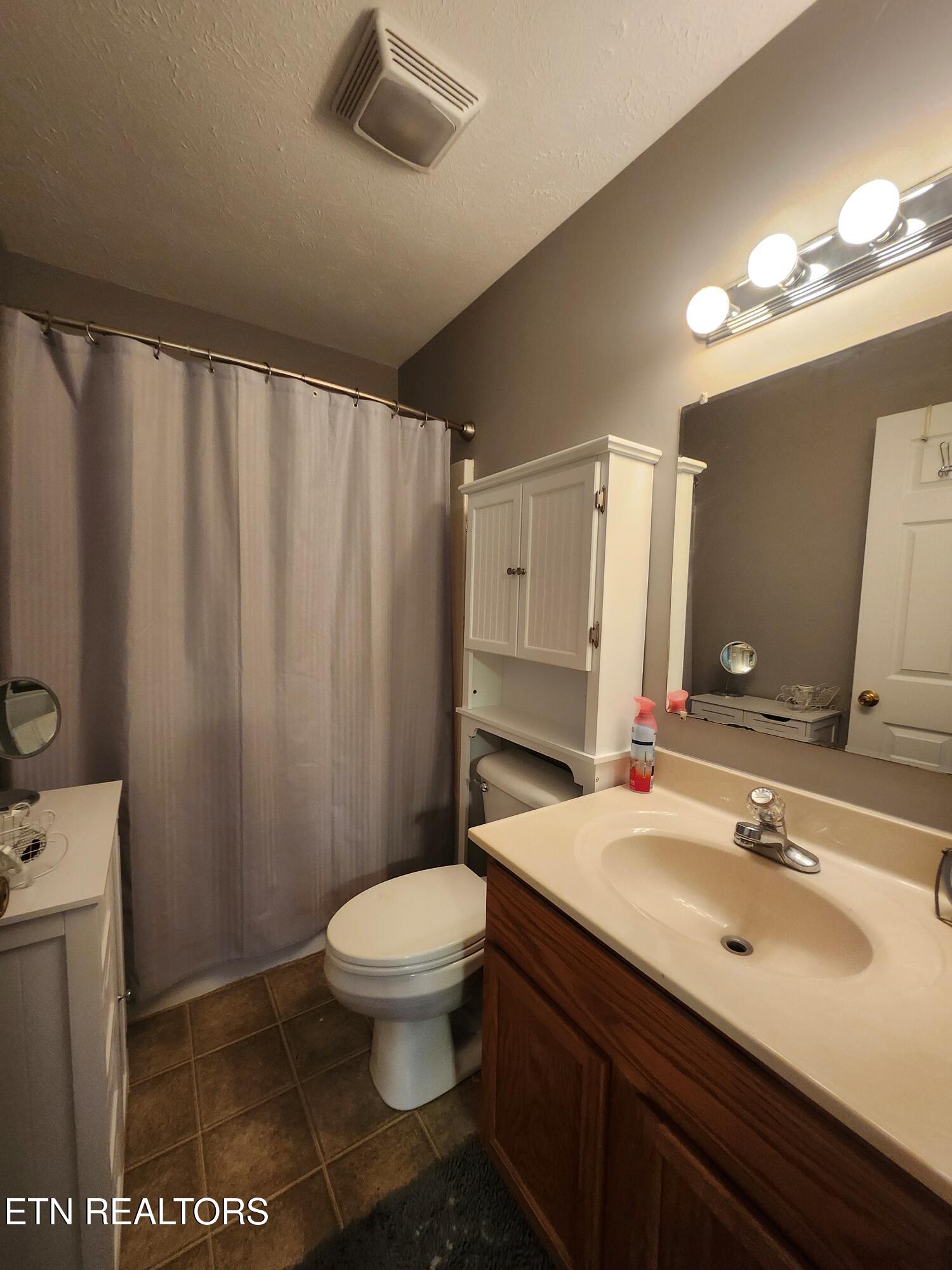 2553 Bay Meadows Way Sevierville, TN 37876 - Photo 18 of 30 Guest Bathroom