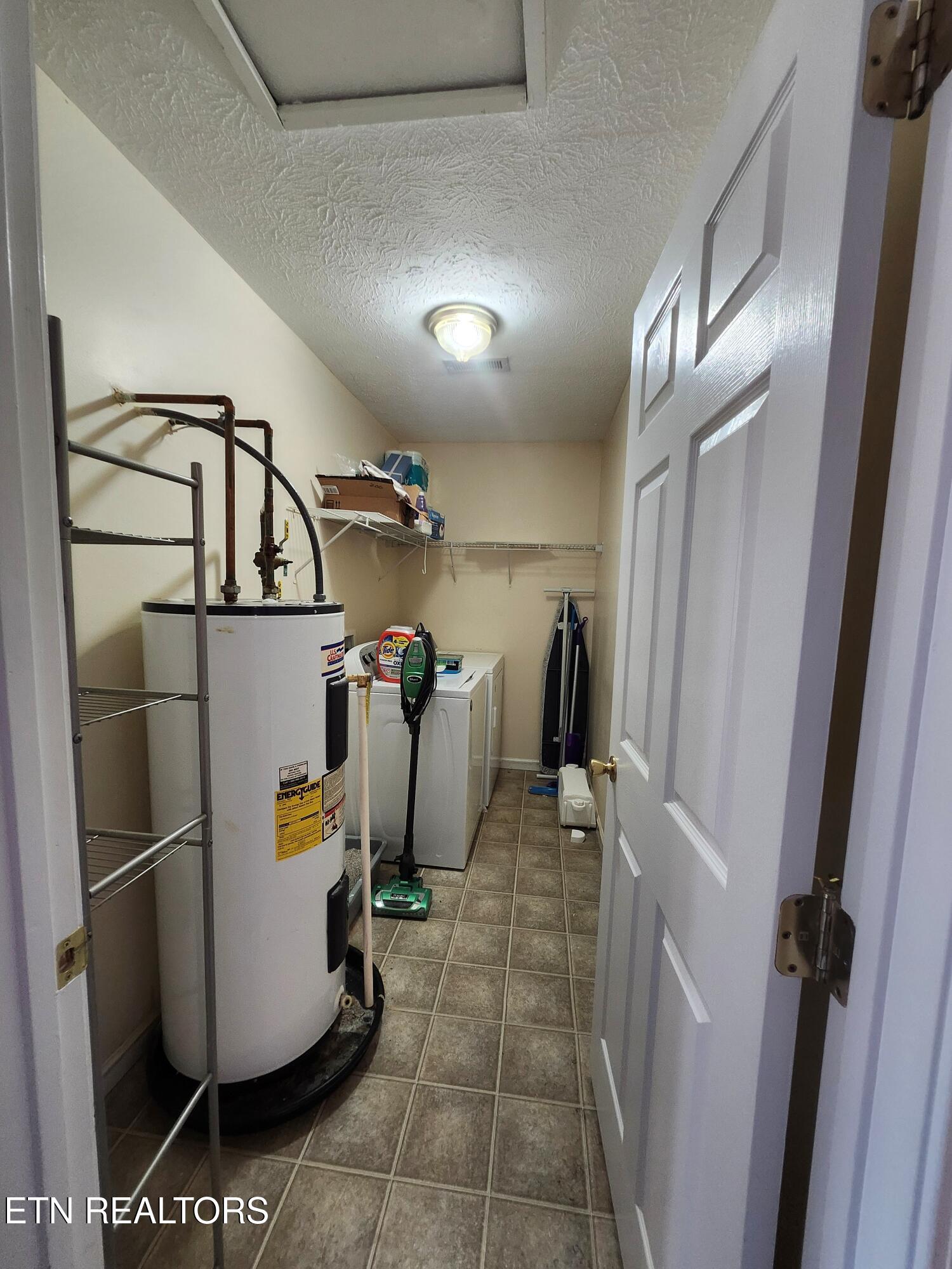2553 Bay Meadows Way Sevierville, TN 37876 - Photo 19 of 30 Laundry room