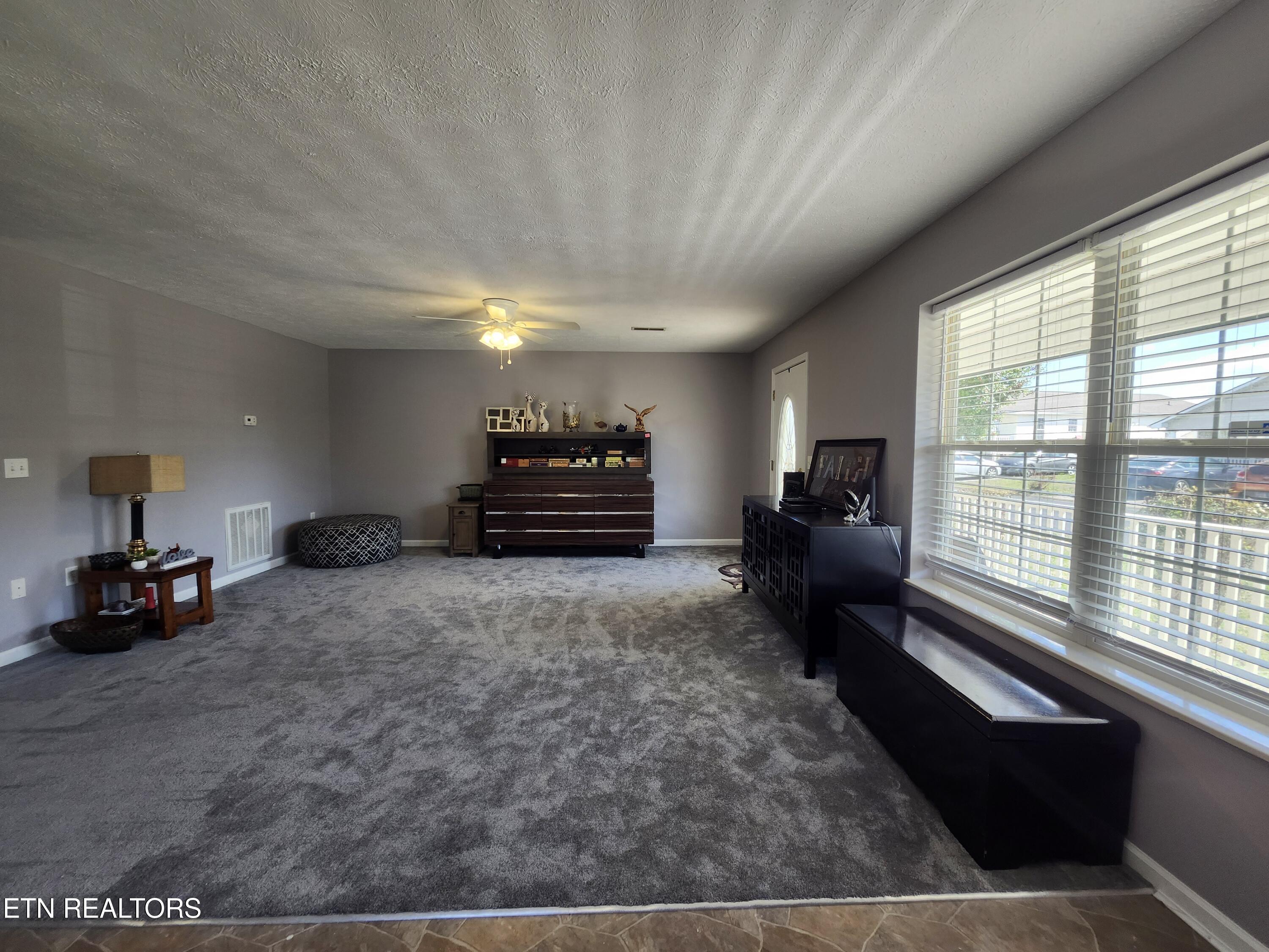 2553 Bay Meadows Way Sevierville, TN 37876 - Photo 4 of 30 Living room