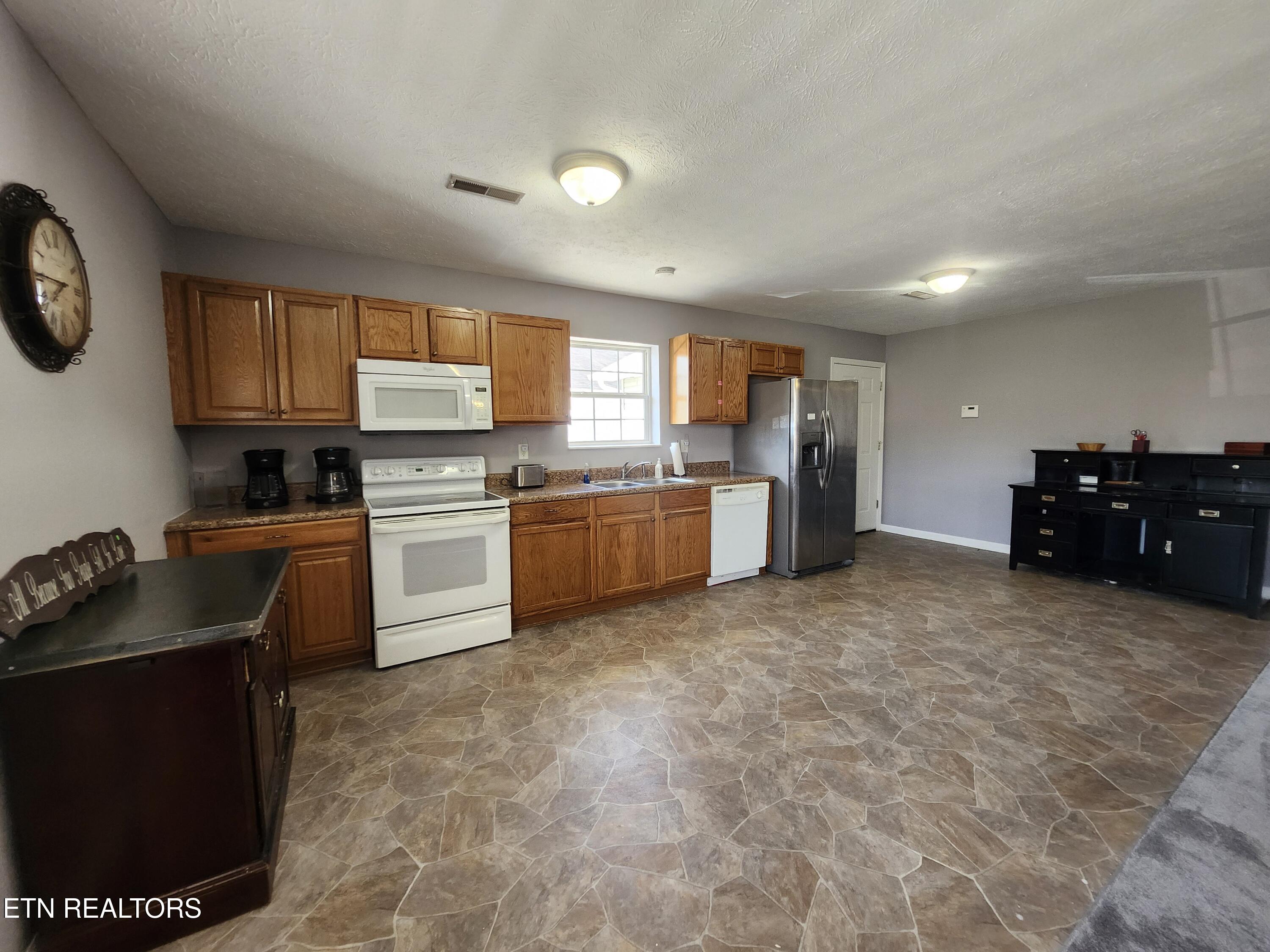 2553 Bay Meadows Way Sevierville, TN 37876 - Photo 9 of 30 Kitchen