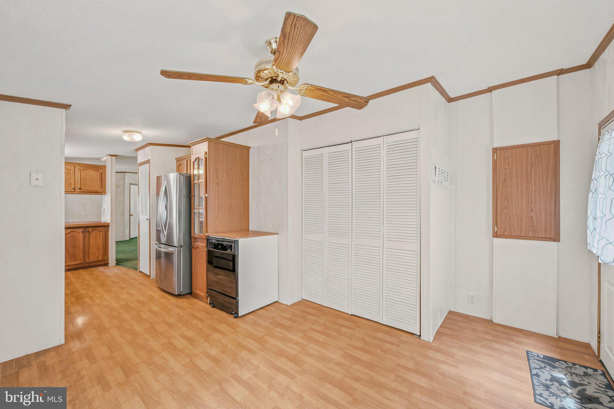 193 Co Rte 9/15 Berkeley Springs, WV 25411 - Photo 12 of 32 Laundry / Mud Room