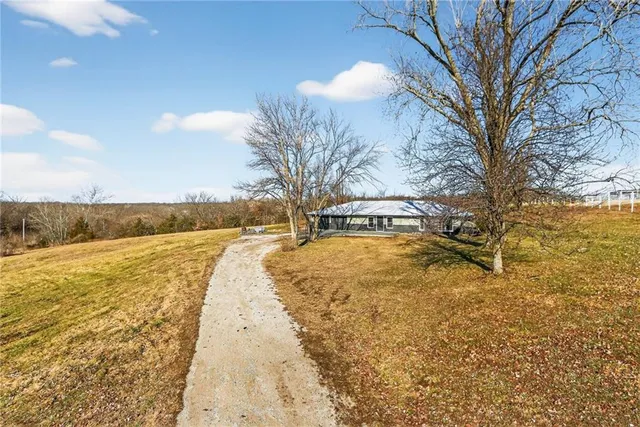 $347,500 | 28200 Northeast 160 Street, Excelsior Springs, MO 64024