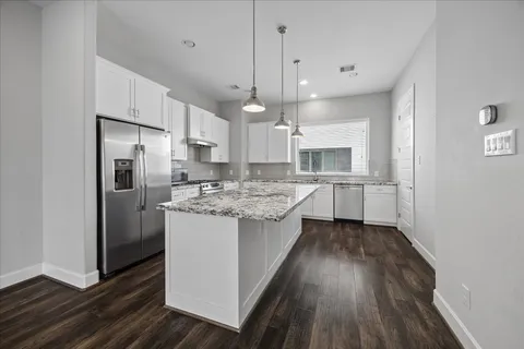 $3,000 | 4107 Austin Street, Houston, TX 77004