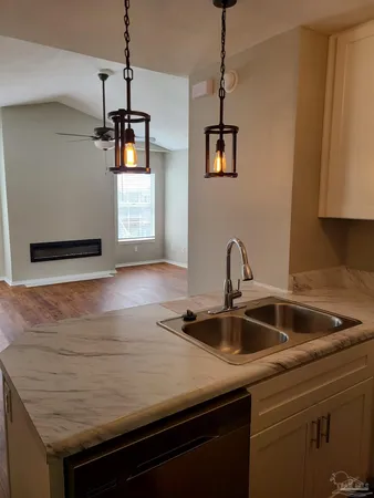$1,450 | 501 East Burgess Road, Unit A8, Pensacola, FL 32504
