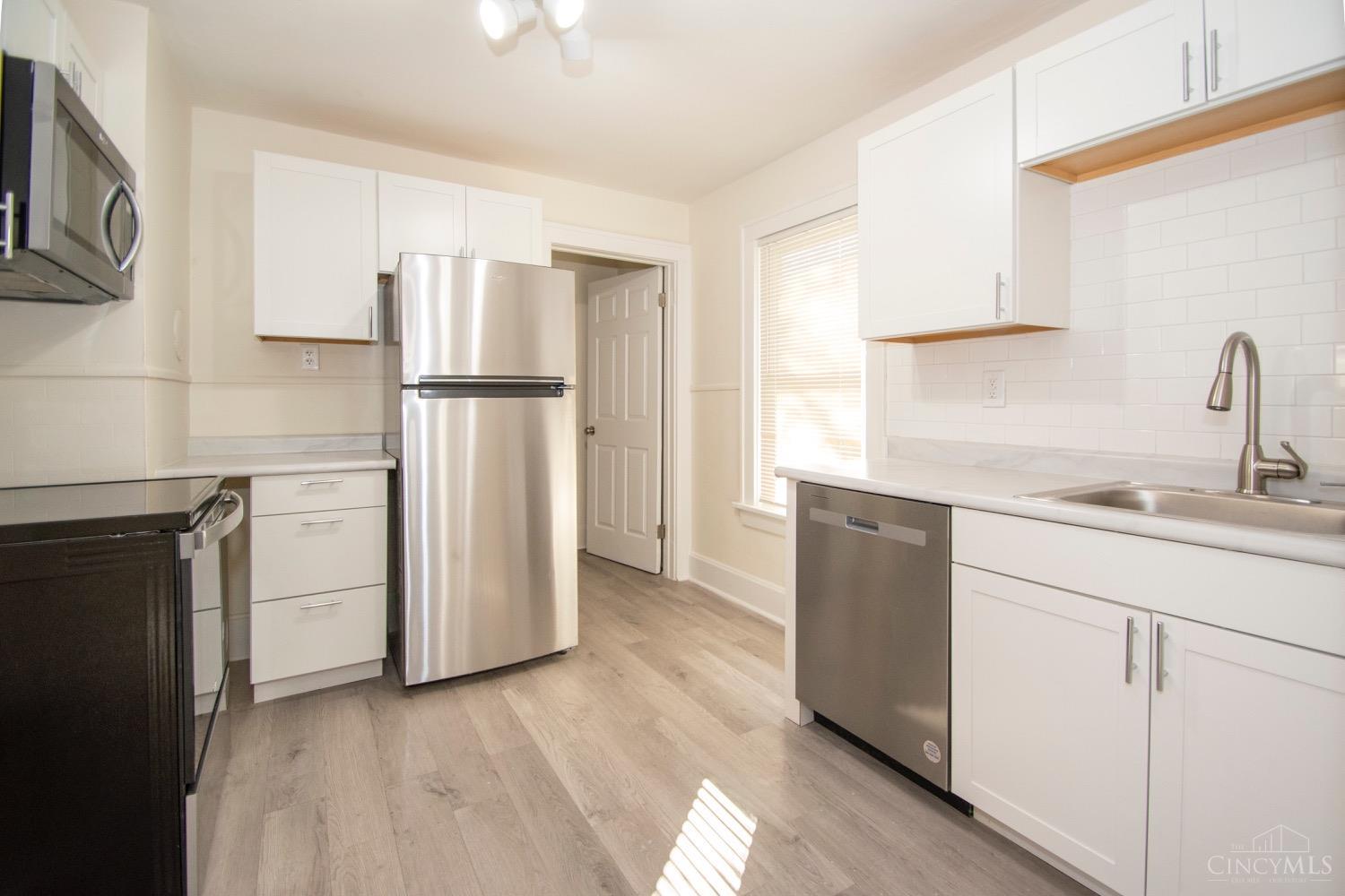 4 Ridgeway Road Cincinnati, OH 45216 - Photo 2 of 19