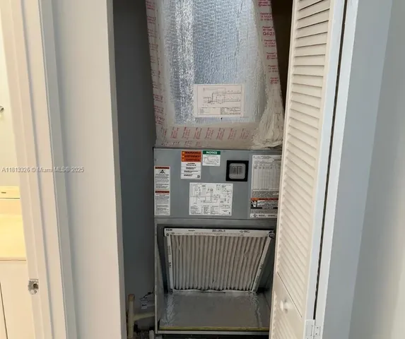 a view of entryway with a window