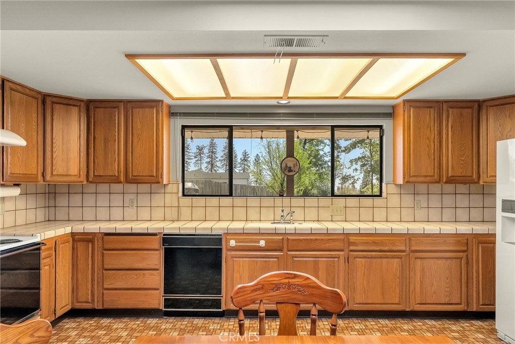 5586 Travis Road Paradise, CA 95969 - Photo 8 of 23