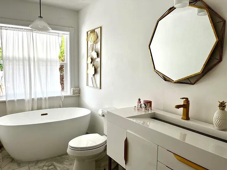 9590 Islamorada Terrace Boca Raton, FL 33496 - Photo 7 of 8 Primary Bathroom