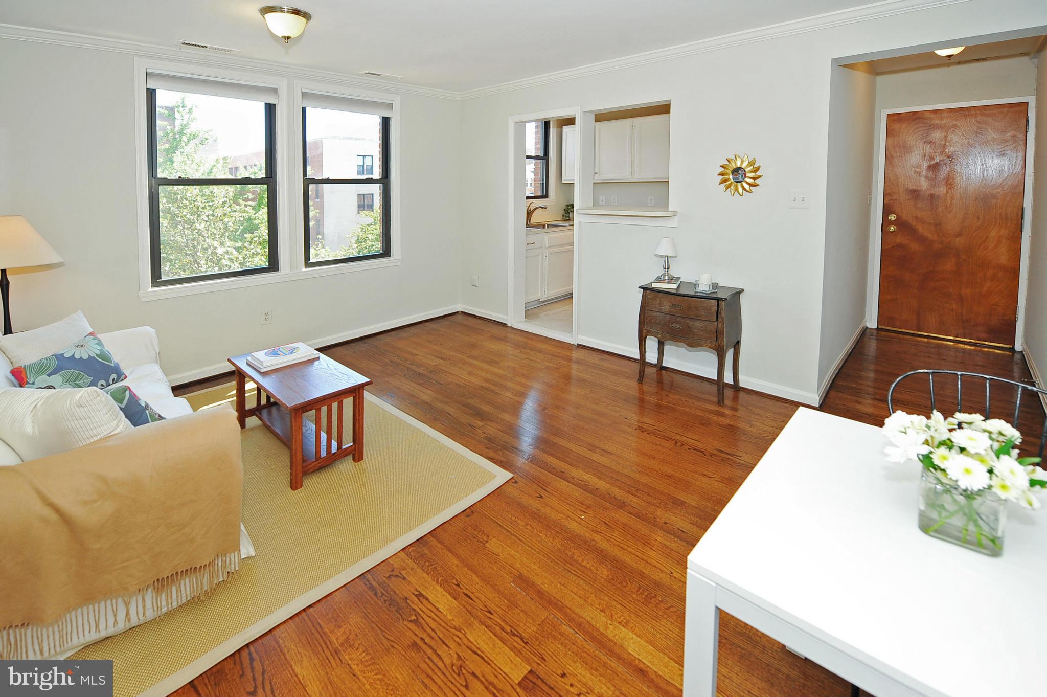 1661 Park Road Northwest, Unit 304 Washington, DC 20010 - Photo 5 of 15 Living Room