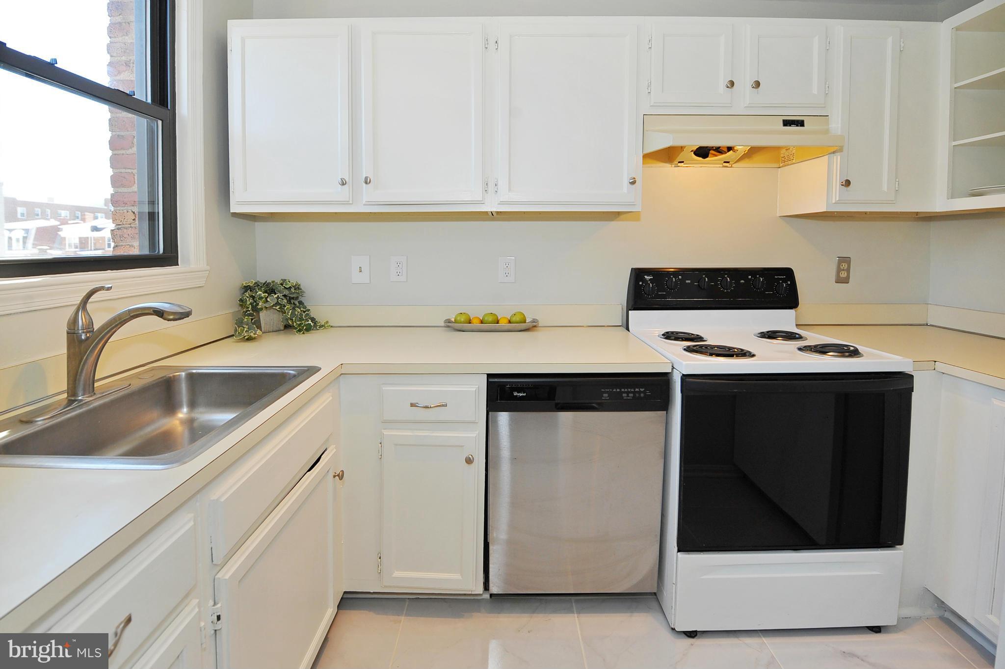 1661 Park Road Northwest, Unit 304 Washington, DC 20010 - Photo 7 of 15 Kitchen