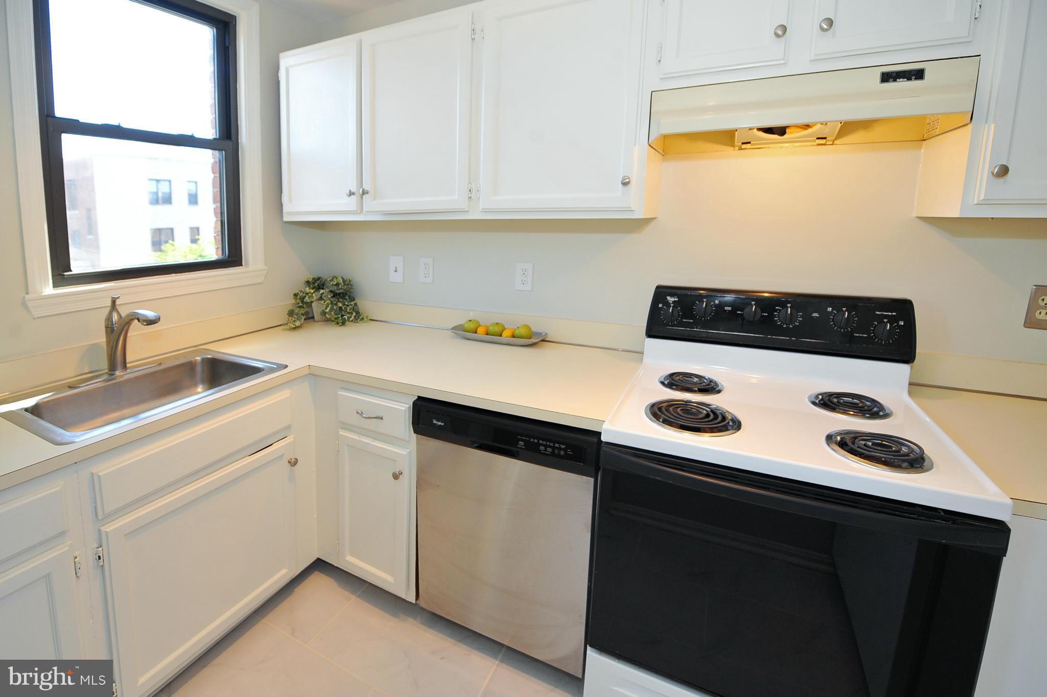 1661 Park Road Northwest, Unit 304 Washington, DC 20010 - Photo 8 of 15 Kitchen