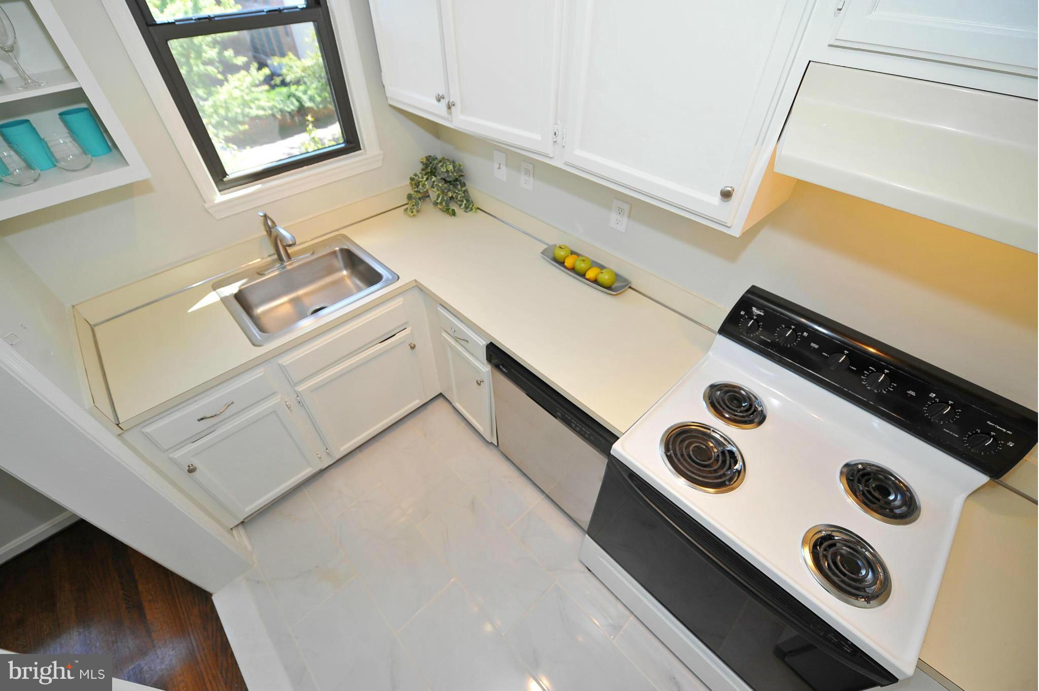 1661 Park Road Northwest, Unit 304 Washington, DC 20010 - Photo 9 of 15 Kitchen