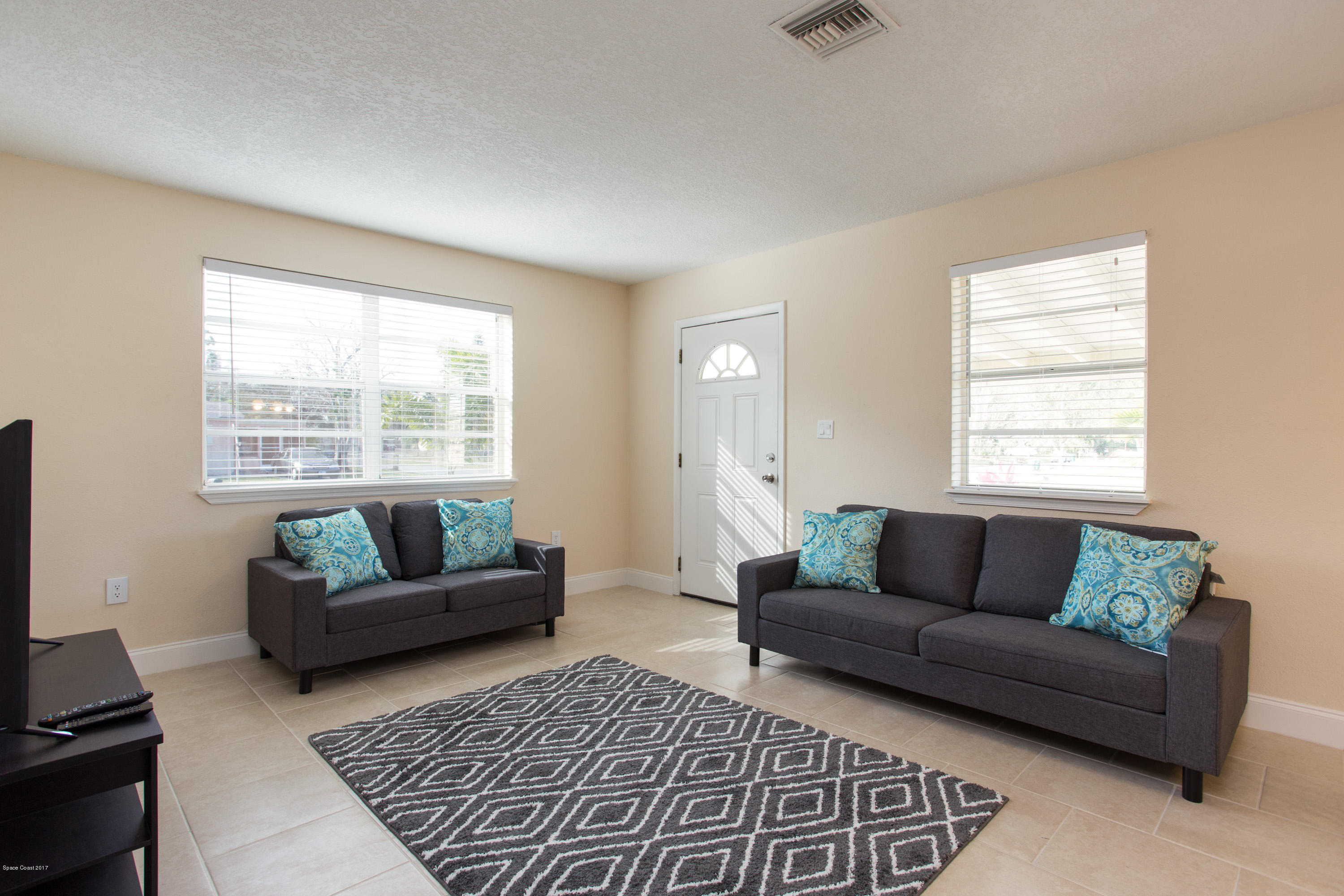 318 West Rutgers Street Melbourne, FL 32901 - Photo 3 of 14 a living room with furniture and a window