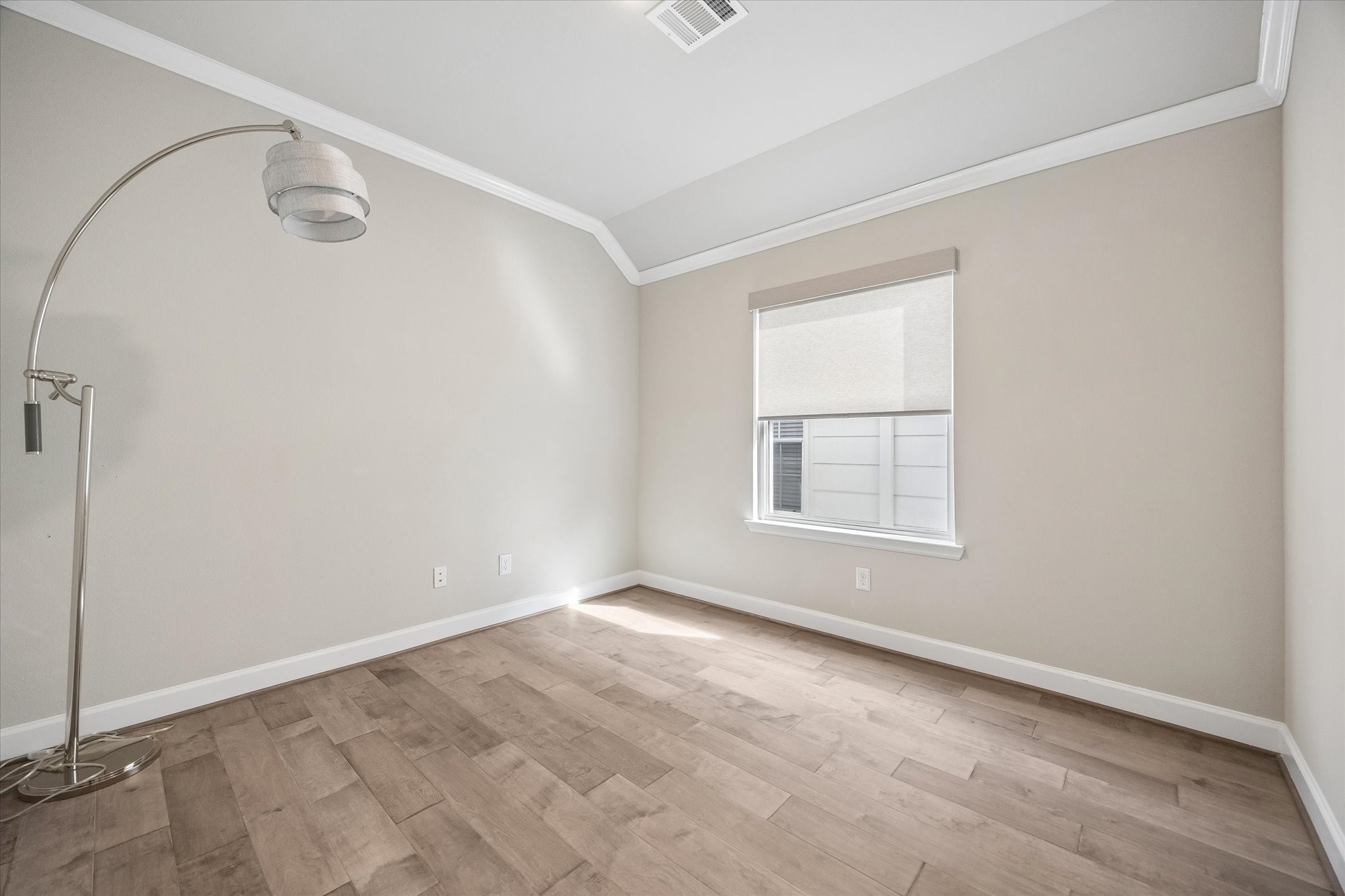 809 Malone Street Houston, TX 77007 - Photo 20 of 26 Private home office with engineered wood flooring and natural light.
