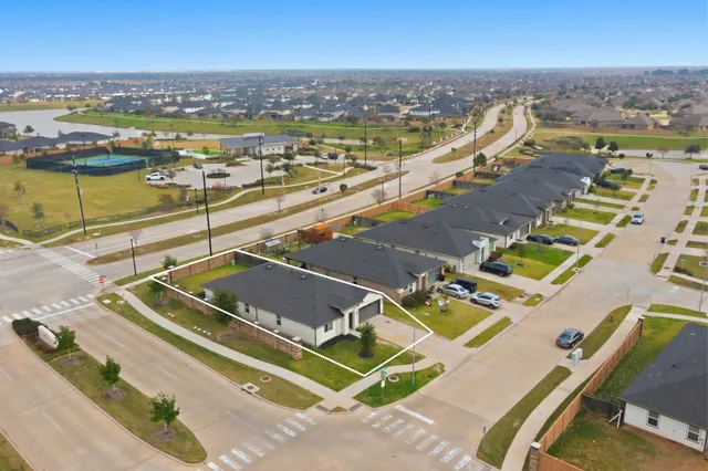 an aerial view of a tennis court