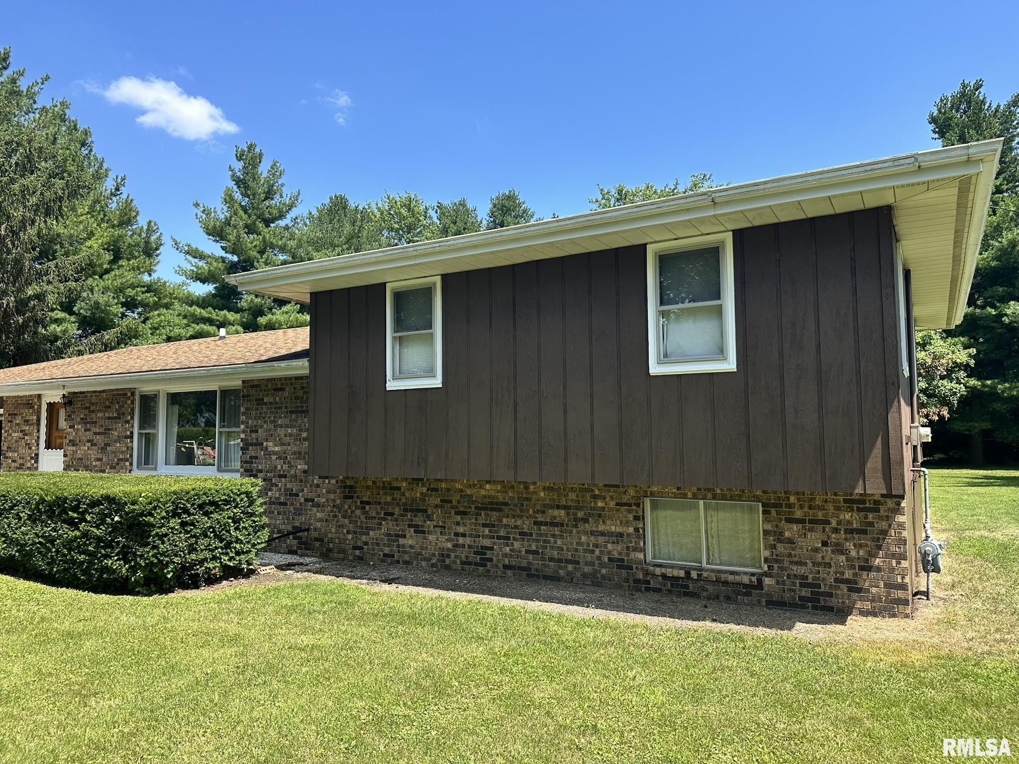 25247 North Boat Dock Road Canton, IL 61520 - Photo 1 of 56