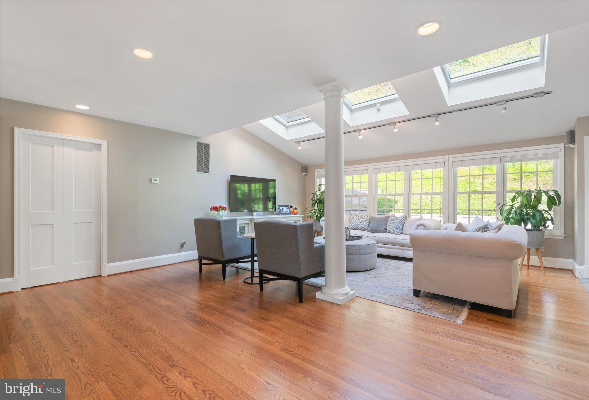 5908 Roland Avenue Baltimore, MD 21210 - Photo 9 of 40