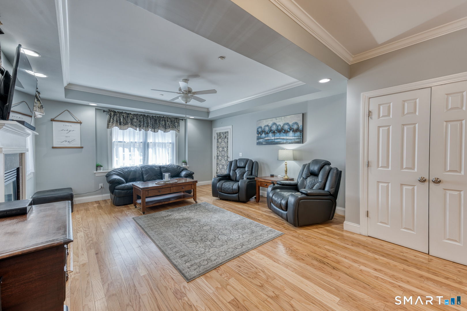95 South Ridge Lane, Unit E102 Berlin, CT 06037 - Photo 6 of 37 Great wall space for furniture