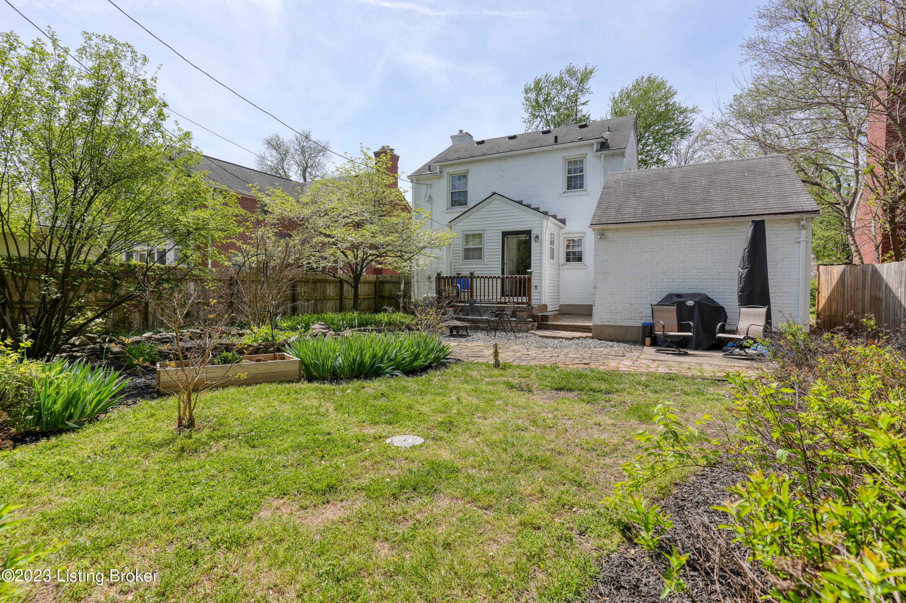 121 Don Allen Road Louisville, KY 40207 - Photo 29 of 37 039 - 20230419 06875