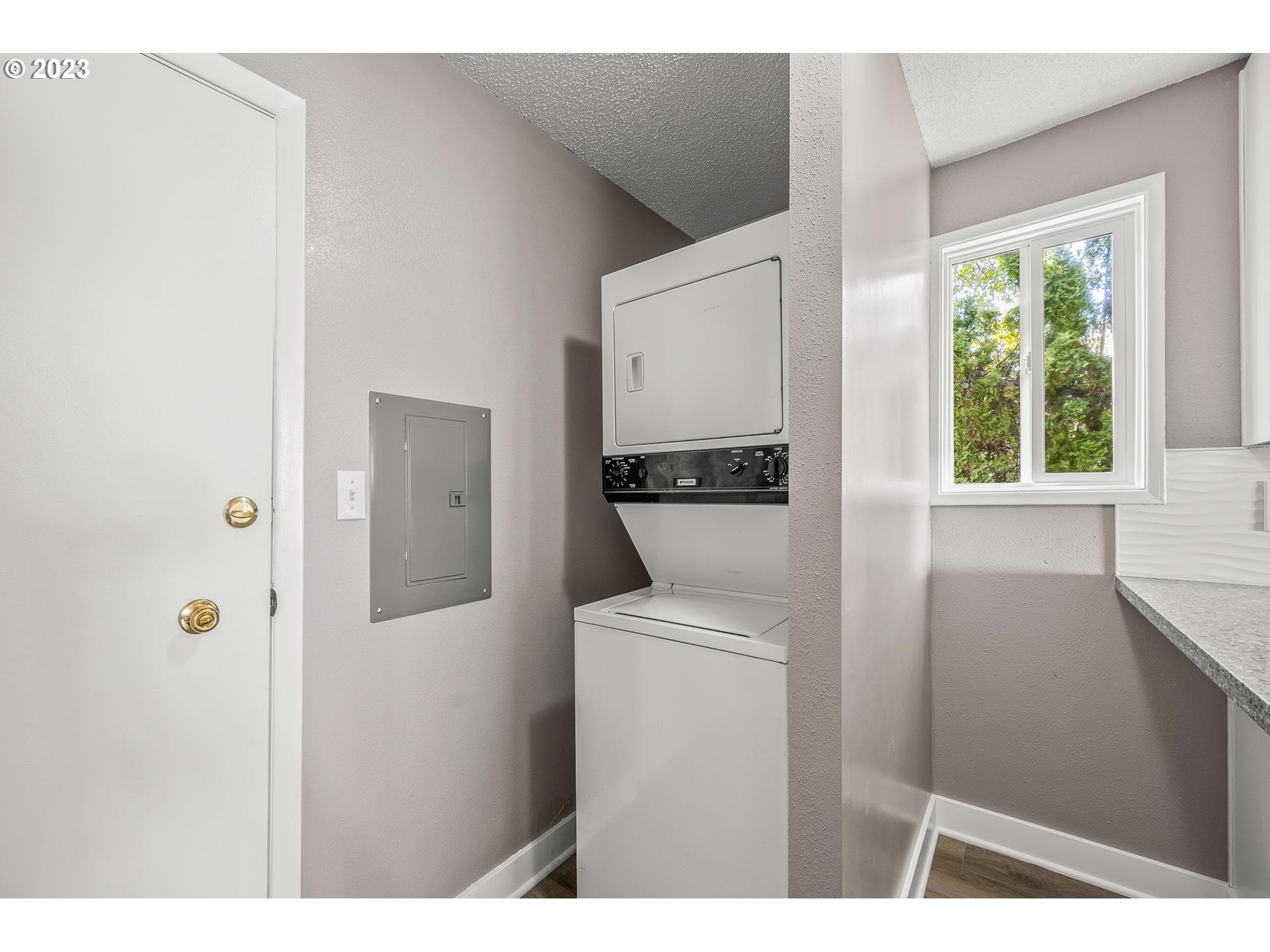 6735 Southwest Capitol Hill Road, Unit 1 Portland, OR 97219 - Photo 23 of 28 Gallery Image 23