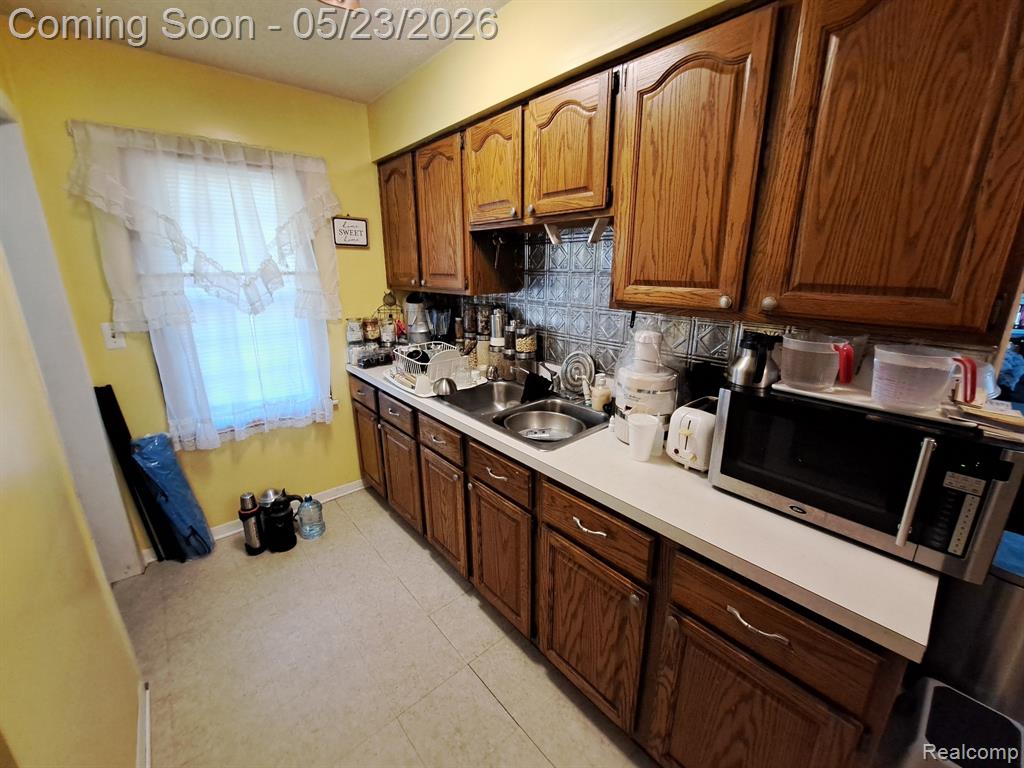 12275 East 11 Mile Road Warren, MI 48093 - Photo 6 of 22